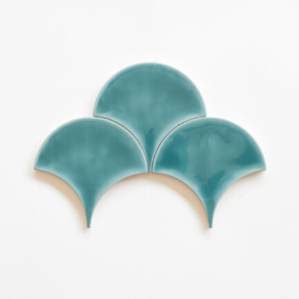 Azulejo vidrado Escama Teal - Glazed Scale Tile Teal colour